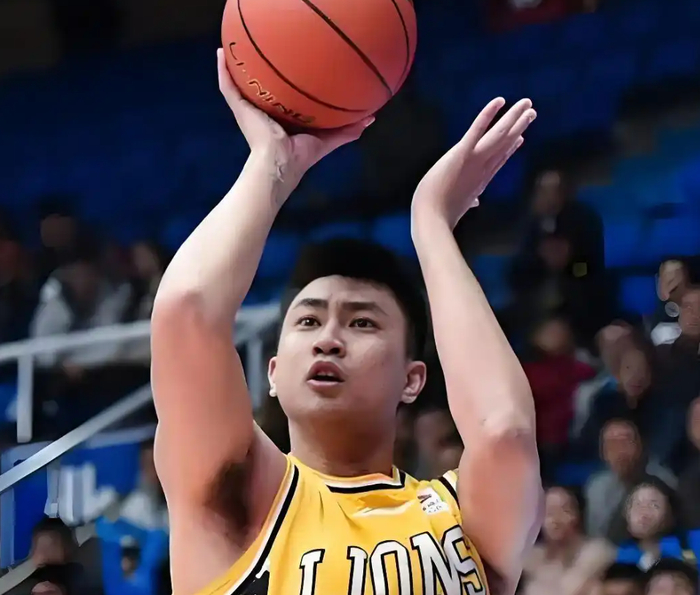 广厦签约苏若禹补强内线 筹备季后赛阵容调整