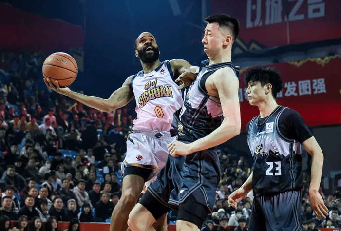 凯尔-维纳莱斯首秀29+10助攻 前东家贵州猛龙发文