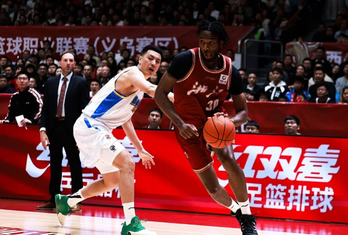 浙江男篮主场大胜北京男