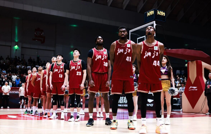 浙江男篮主场大胜北京男篮 球迷李某涉不文明用