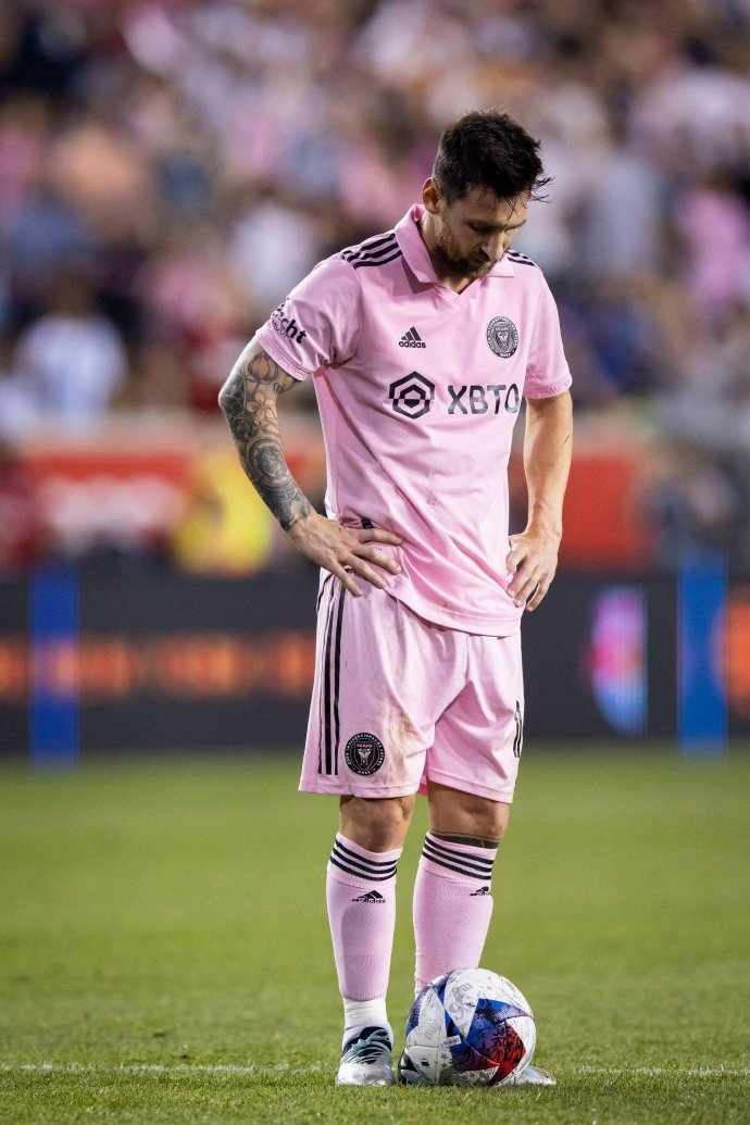 英超球员护胫板缩水引争议 米尔纳坚持传统装备