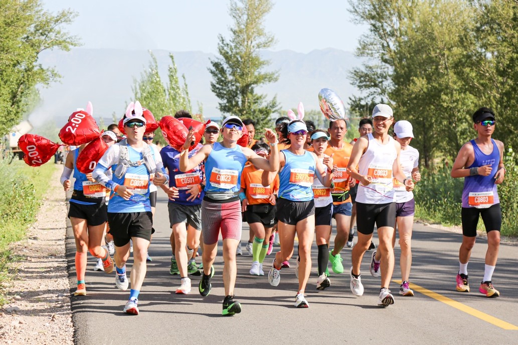 阳原县“泥河湾杯”半程马拉松圆满收官 千名跑